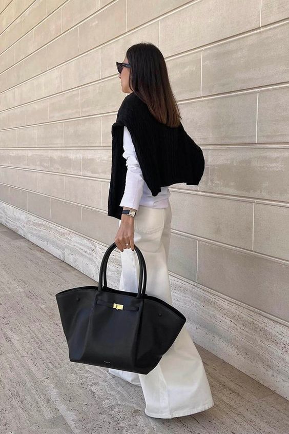 Luxe Oversized Schoudertas met Gouden Sluiting